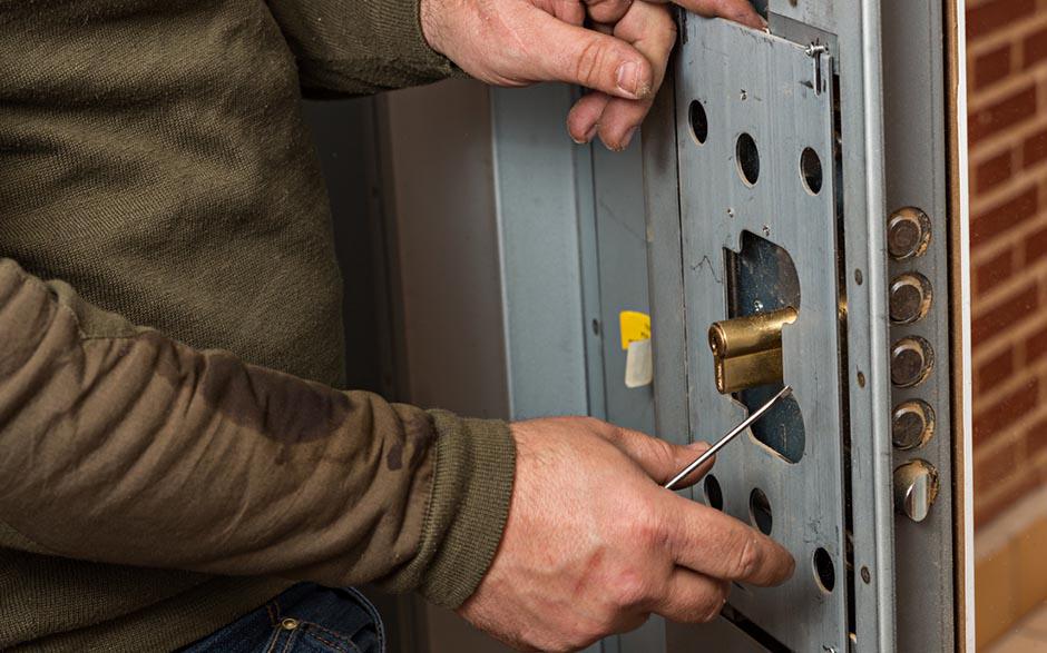 changer serrure porte blindée hlm Montigny-le-Bretonneux